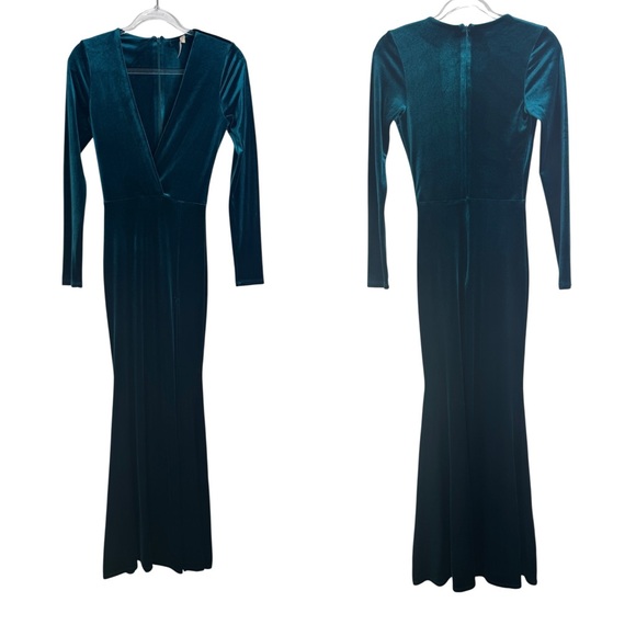 Lurelly Parisienne Velvet Floor Length Gown with Slit‎ Long Sleeve Formal Size 2 - Picture 3 of 16